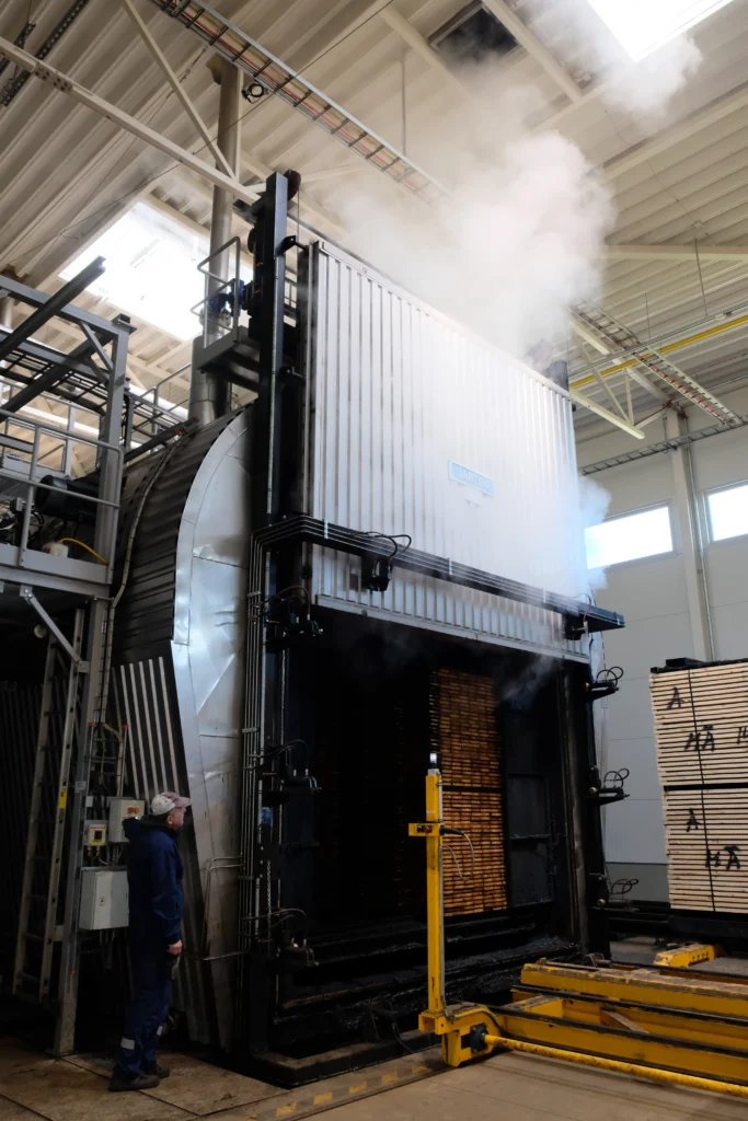 Thermory kiln with steam releasing after thermal modification process