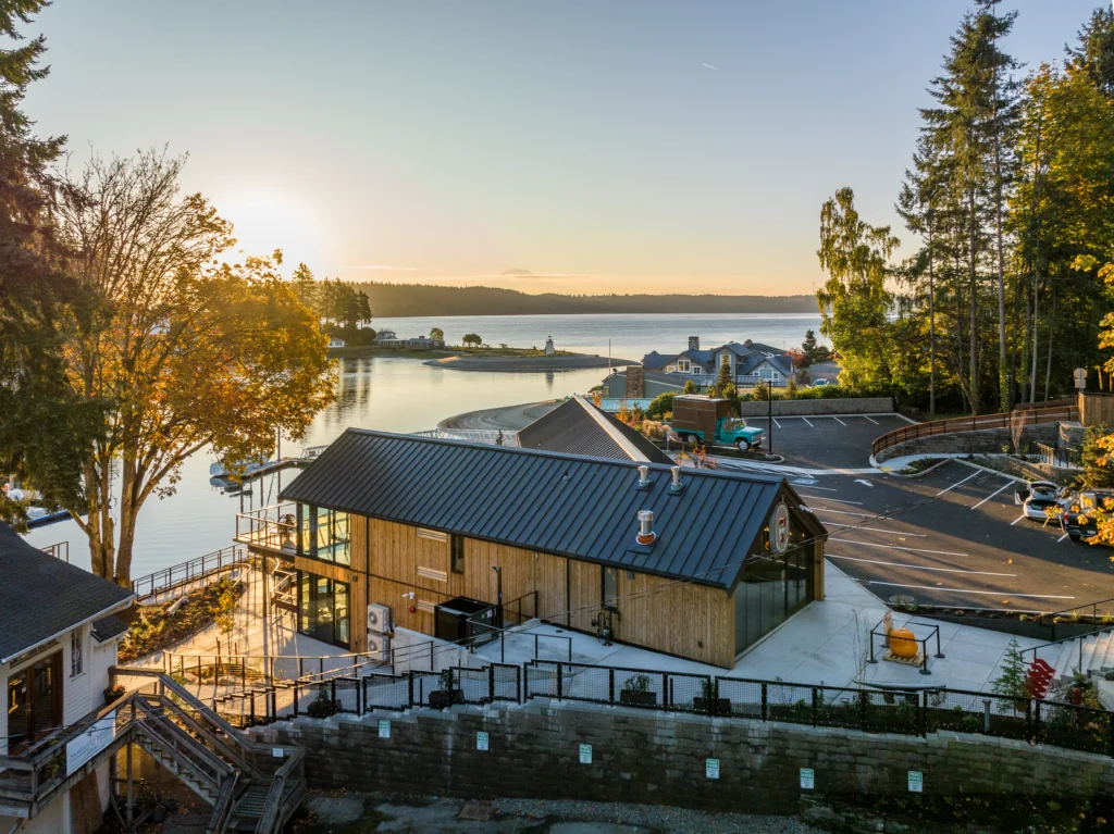 7 Seas Brewing, Gig Harbor Taproom in Washington with Thermory Benchmark Clear Pine Cladding