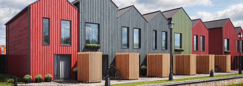 Multi-colored homes with cladding finished Vivid by Thermory
