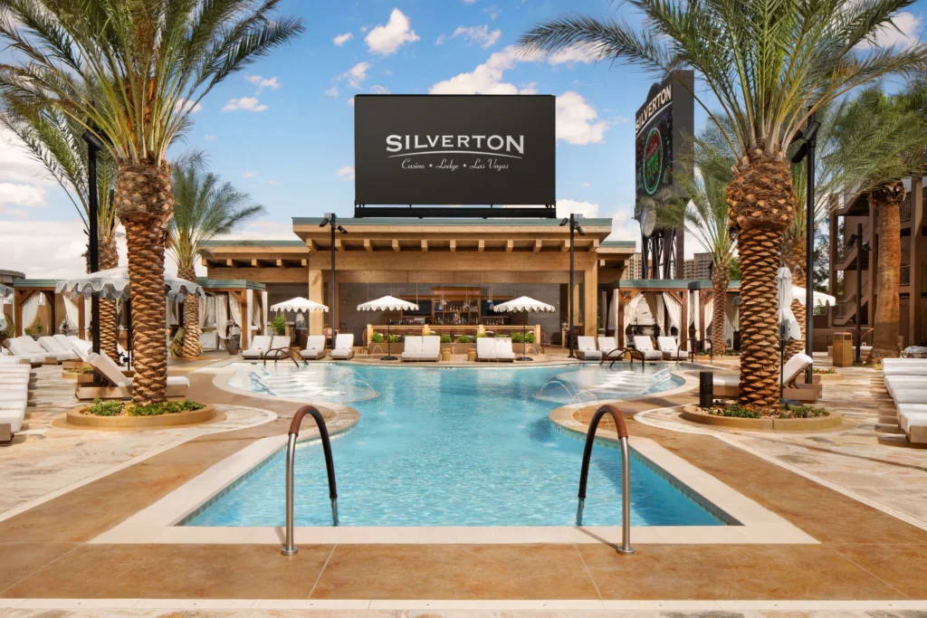 full view of silverton casino with overhang bar area made of thermory benchmark pine